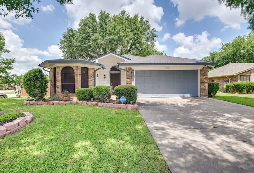 Charming Fort Worth Home   12 Mi To Downtown!