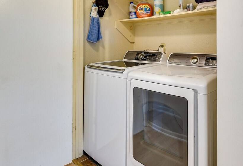 Charming Fort Worth Home   12 Mi To Downtown!