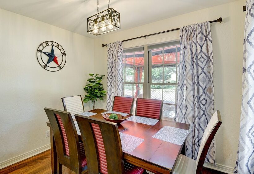 ~ 4 Mi To Fort Worth Stockyards: River Oaks Home!