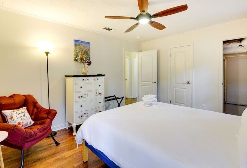 ~ 4 Mi To Fort Worth Stockyards: River Oaks Home!