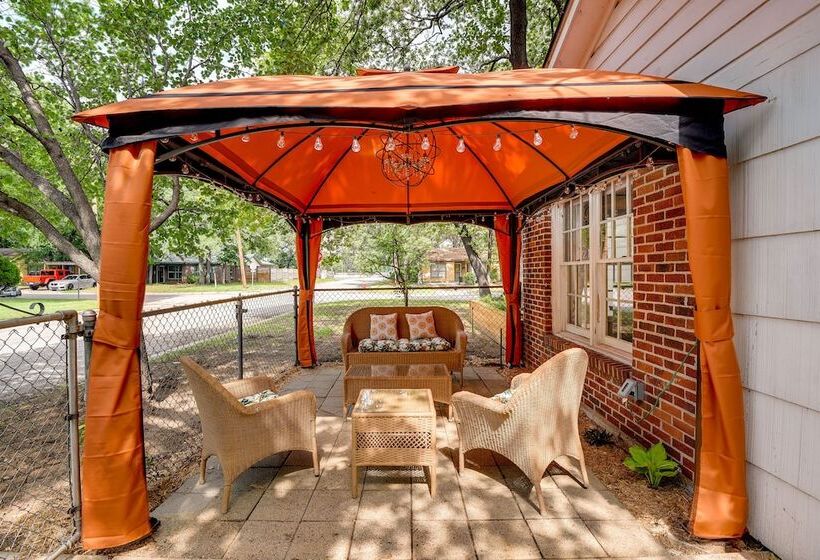 ~ 4 Mi To Fort Worth Stockyards: River Oaks Home!