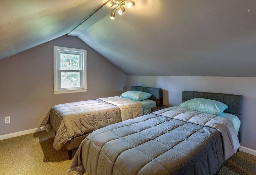 Charming Monroe Township Home   13 Mi To Ru!