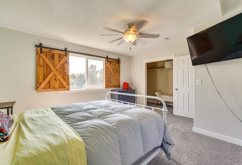 Charming Nampa Home W/ Backyard + Grill!