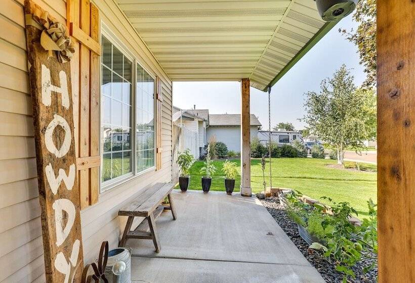 Charming Nampa Home W/ Backyard + Grill!