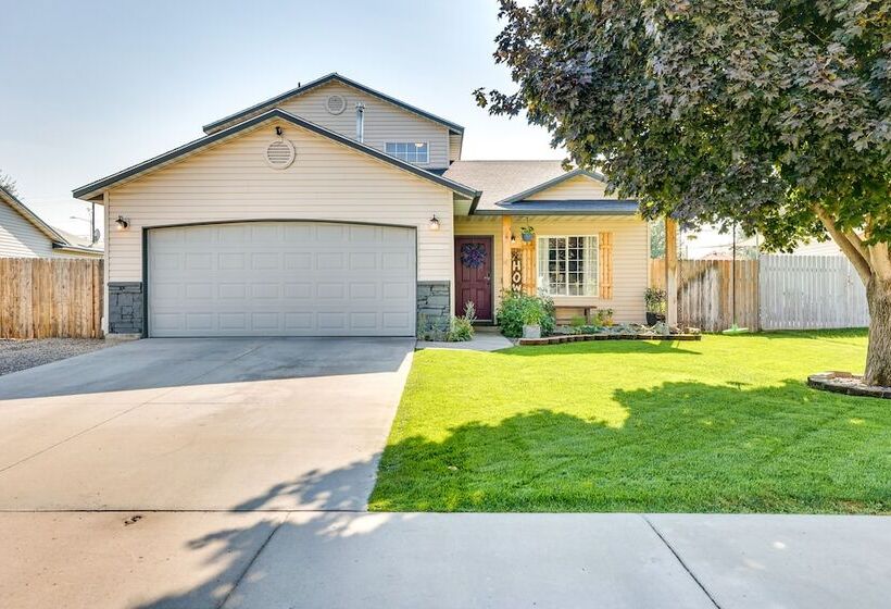Charming Nampa Home W/ Backyard + Grill!
