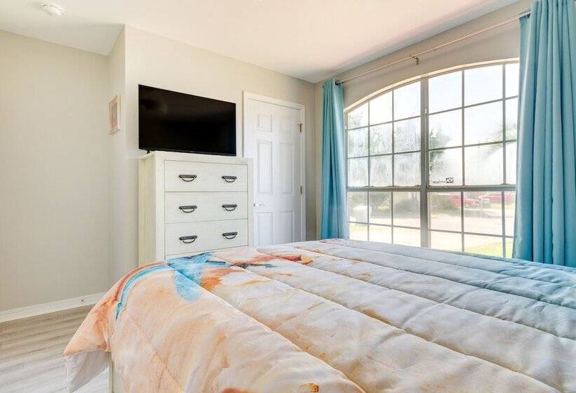 Fenced & Private Backyard: Navarre Retreat