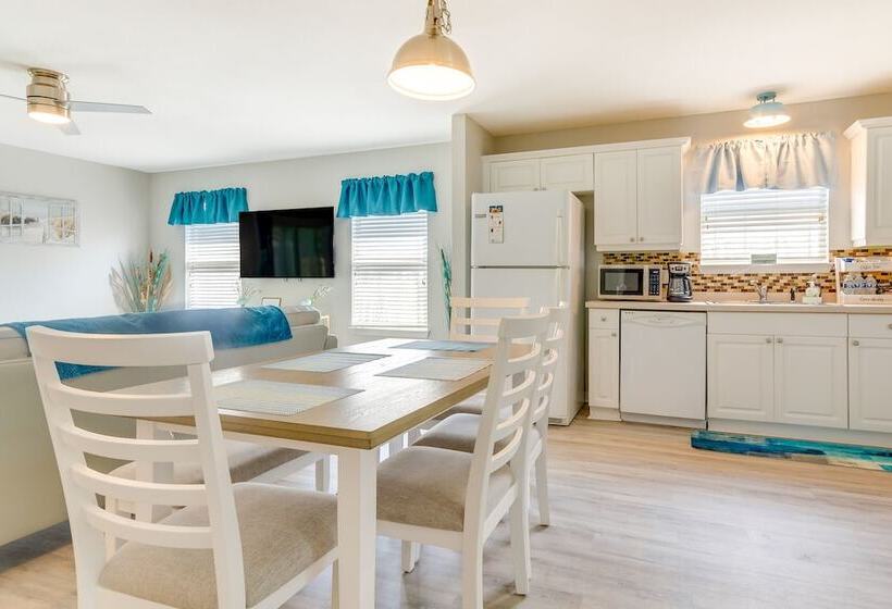 Fenced & Private Backyard: Navarre Retreat