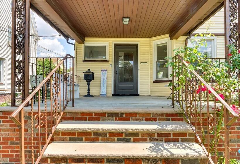 Charming Newark Home In Historic District!