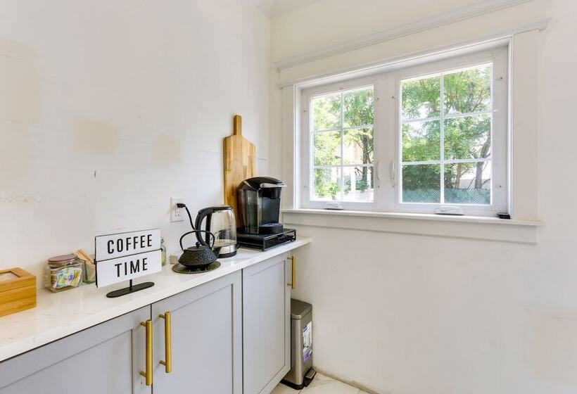 Charming Newark Home In Historic District!