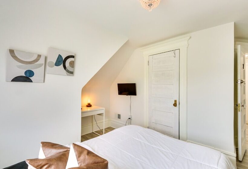 Charming Newark Home In Historic District!