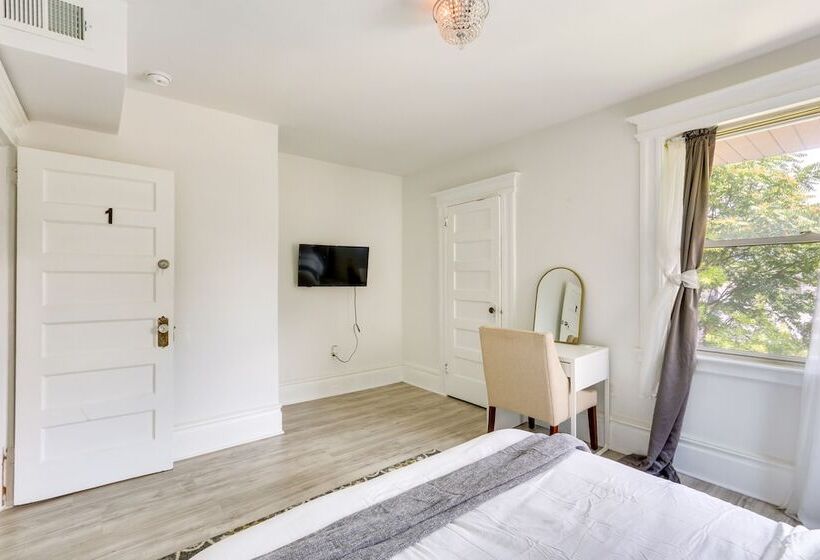 Charming Newark Home In Historic District!