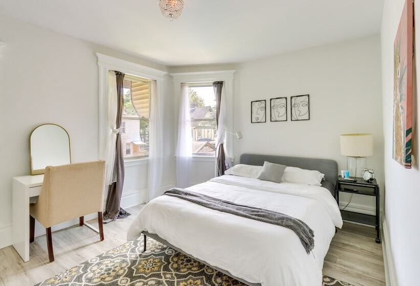 Charming Newark Home In Historic District!