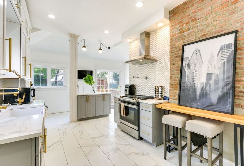 Charming Newark Home In Historic District!