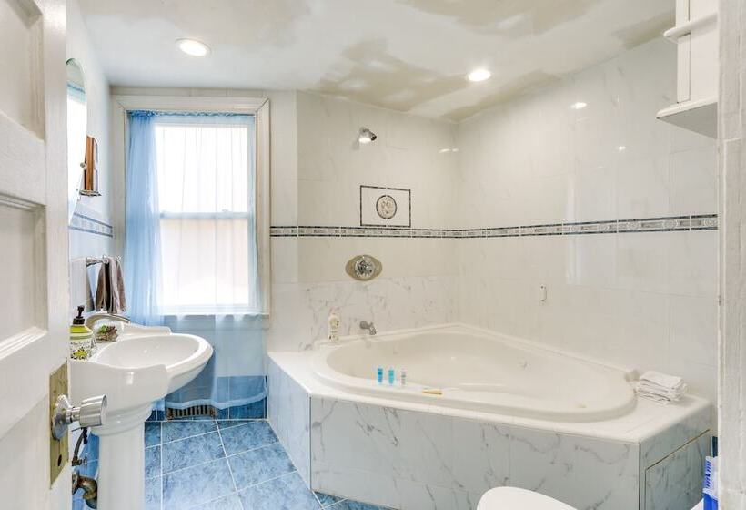 Charming Newark Home In Historic District!