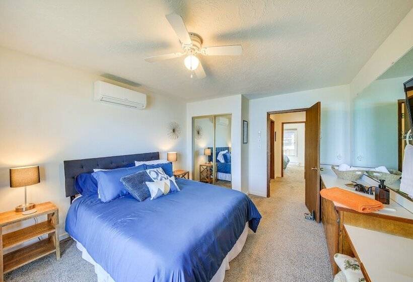 Waterfront Sagle Retreat W/ Hot Tub & Fireplace