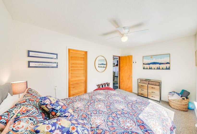 Waterfront Sagle Retreat W/ Hot Tub & Fireplace