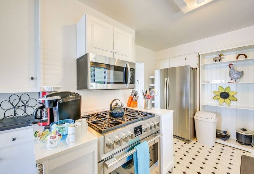 Waterfront Sagle Retreat W/ Hot Tub & Fireplace