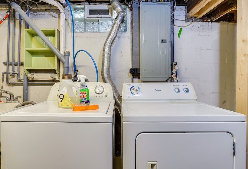 Charming South Bend Retreat ~ 1 Mi To Notre Dame!