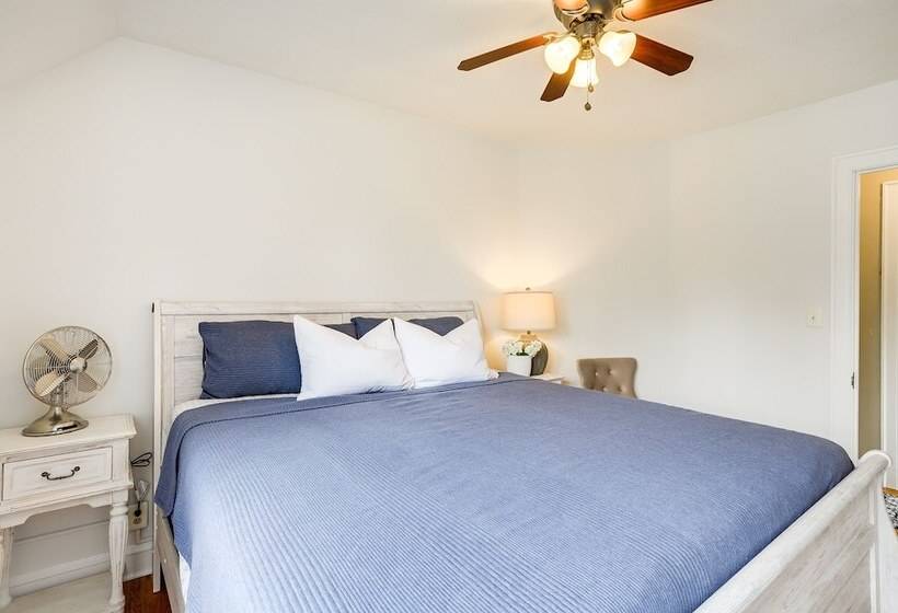 Charming South Bend Retreat ~ 1 Mi To Notre Dame!