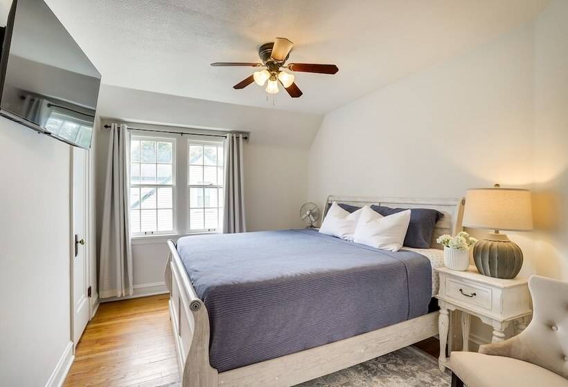 Charming South Bend Retreat ~ 1 Mi To Notre Dame!