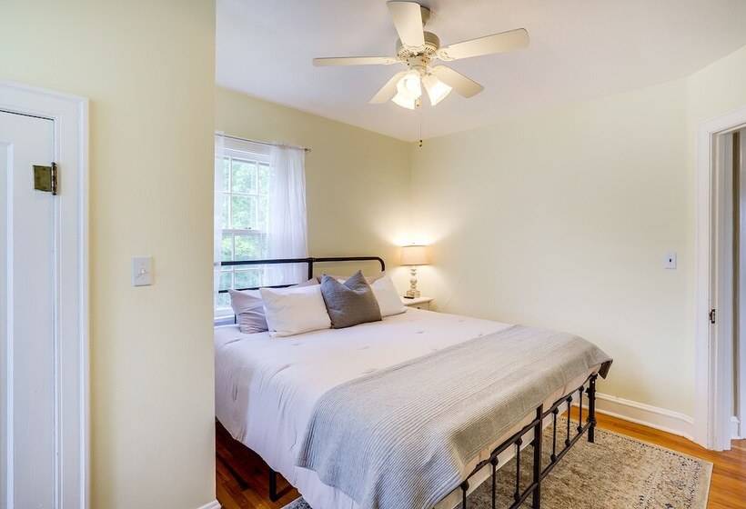 Charming South Bend Retreat ~ 1 Mi To Notre Dame!