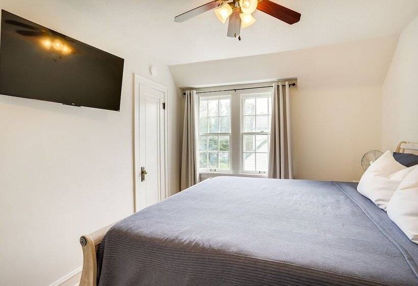 Charming South Bend Retreat ~ 1 Mi To Notre Dame!