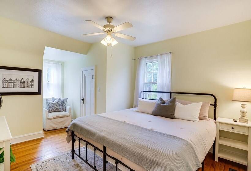 Charming South Bend Retreat ~ 1 Mi To Notre Dame!