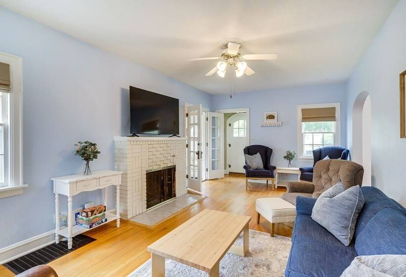 Charming South Bend Retreat ~ 1 Mi To Notre Dame!