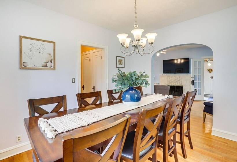 Charming South Bend Retreat ~ 1 Mi To Notre Dame!