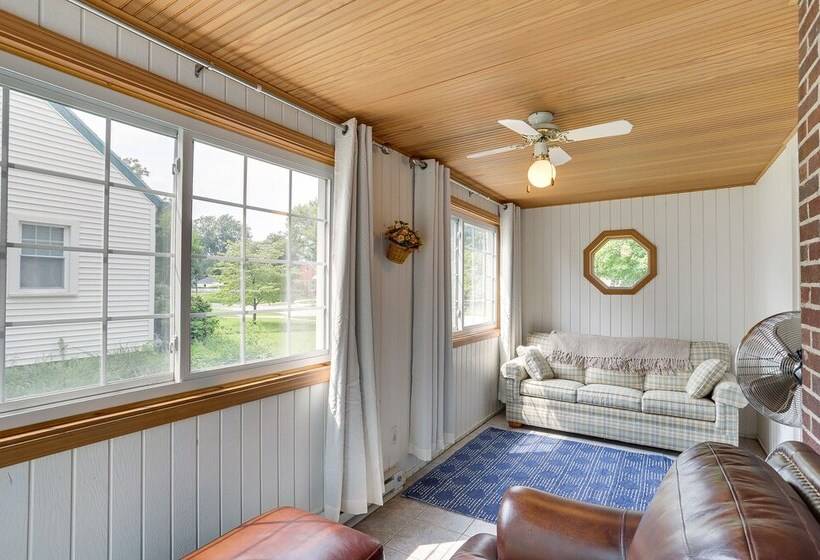 Charming South Bend Retreat ~ 1 Mi To Notre Dame!