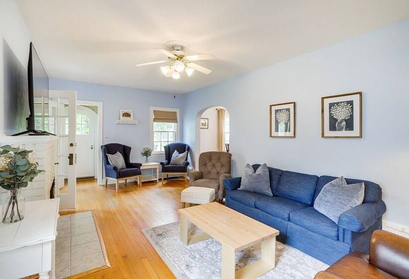 Charming South Bend Retreat ~ 1 Mi To Notre Dame!
