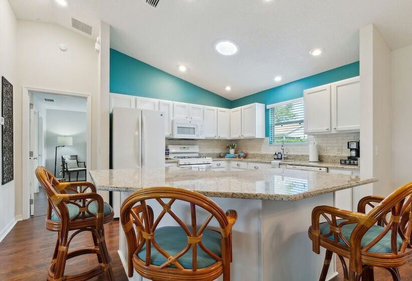 Charming Villages Home W/ Lanai & Golf Cart!