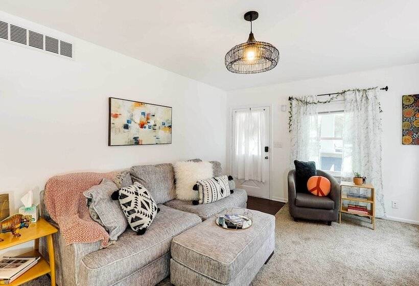 Charming Wichita Home 2 Mi To Downtown!