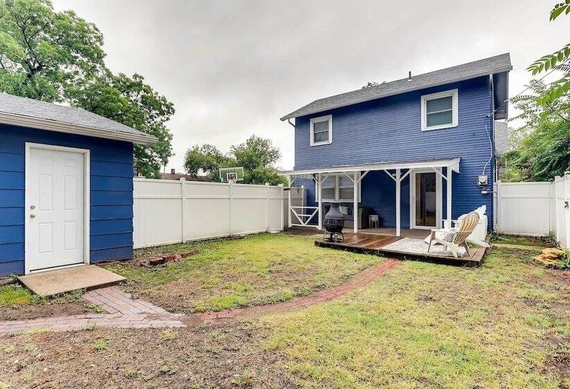 Charming Wichita Home 2 Mi To Downtown!