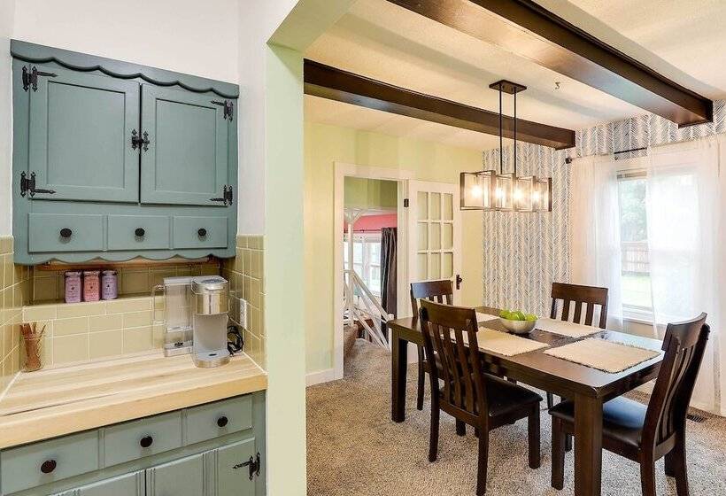 Charming Wichita Home 2 Mi To Downtown!