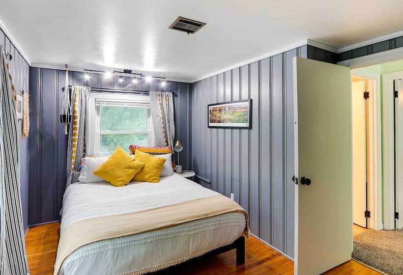 Charming Wichita Home 2 Mi To Downtown!