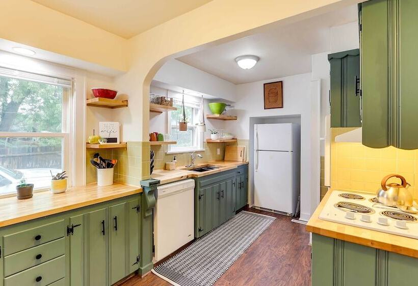 Charming Wichita Home 2 Mi To Downtown!