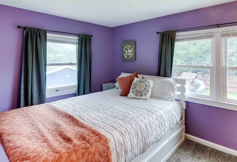 Charming Wichita Home 2 Mi To Downtown!