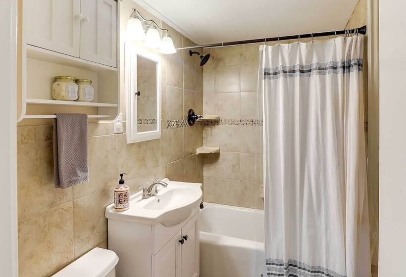 Charming Wichita Home 2 Mi To Downtown!