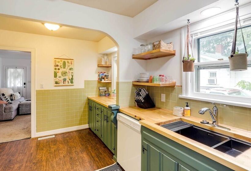 Charming Wichita Home 2 Mi To Downtown!