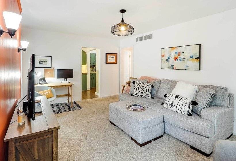 Charming Wichita Home 2 Mi To Downtown!