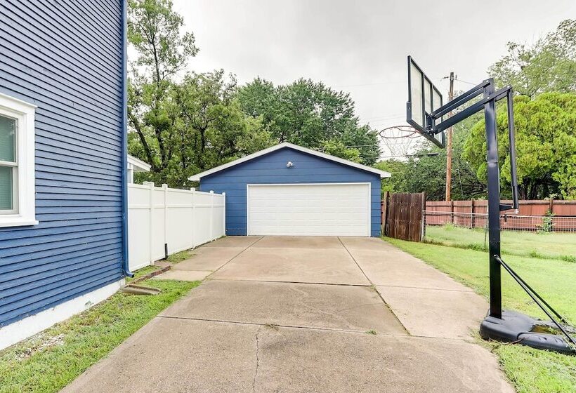 Charming Wichita Home 2 Mi To Downtown!