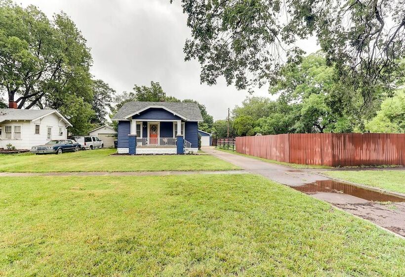 Charming Wichita Home 2 Mi To Downtown!
