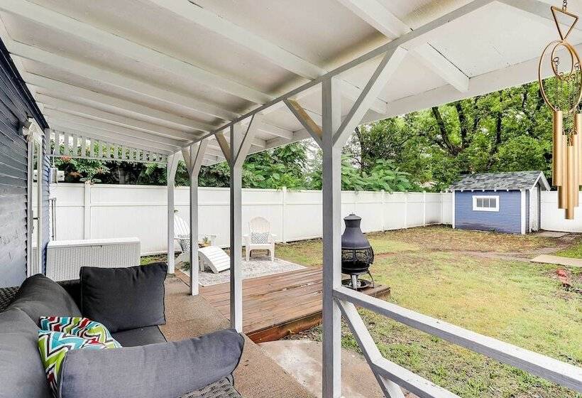 Charming Wichita Home 2 Mi To Downtown!