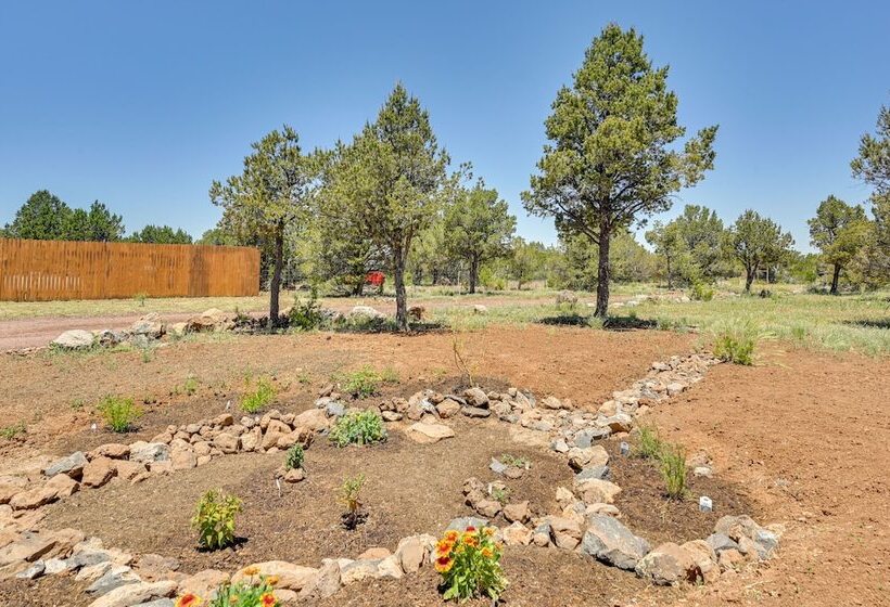 Williams Retreat W/ Patio Oasis & Mountain Views