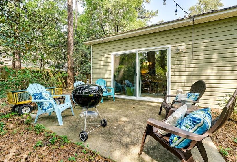 Charming Wilmington Home W/ Patio ~ 7 Mi To Beach!
