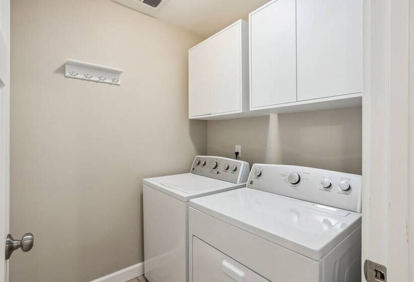 Cheery Tacoma Vacation Rental: 7 Mi To Owen Beach!