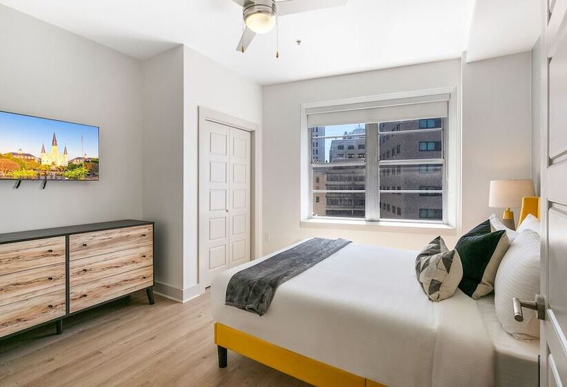 Chic 4bed Oasis Steps From French Quarter Magic!