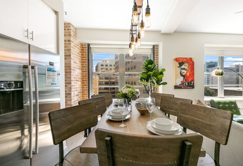 Chic 4bed Oasis Steps From French Quarter Magic!