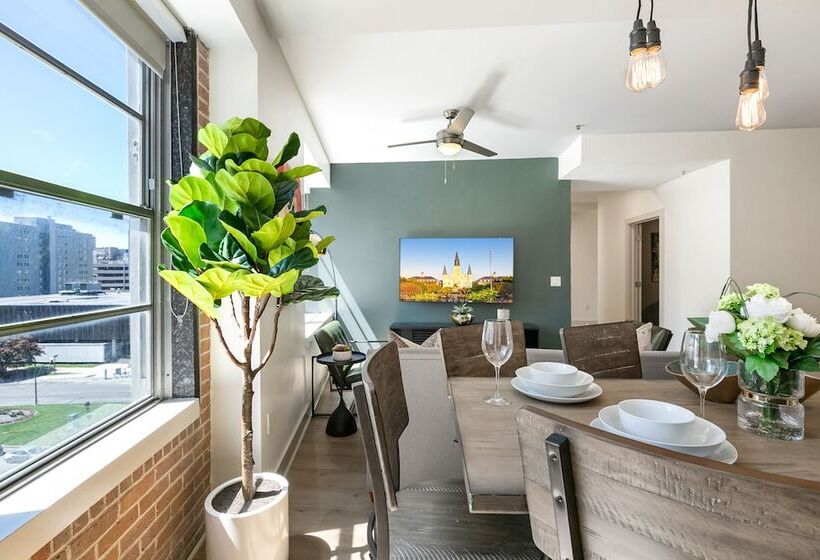 Chic 4bed Oasis Steps From French Quarter Magic!